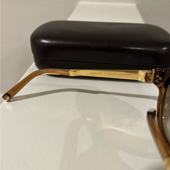 Louis Vuitton Women’s Sunglasses - Picture 3 of 6